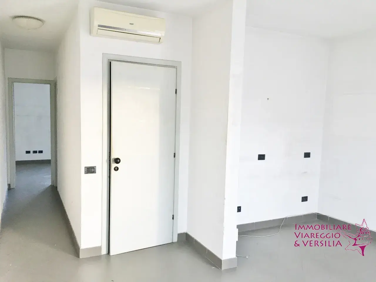 Ufficio in Via Garibaldi 180, Viareggio, {3} - Foto 2