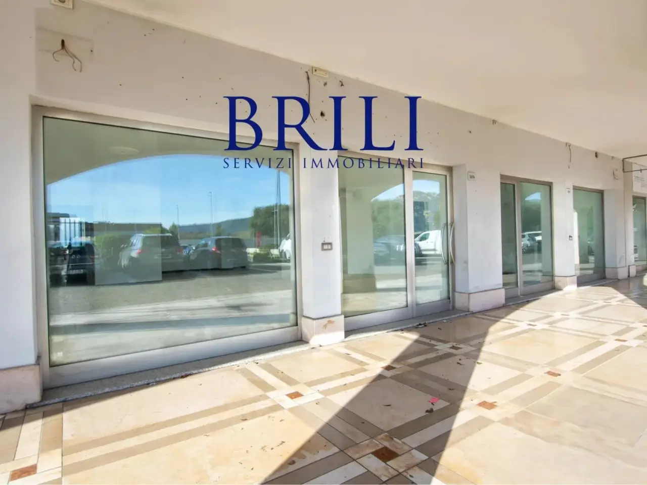 Negozio in Viale Aldo Moro, 369, Olbia, {3} - Foto 1