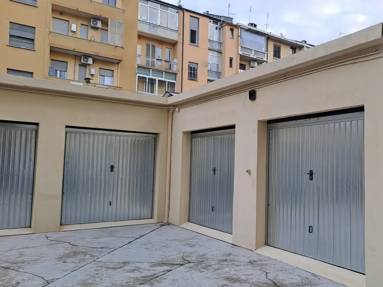 Parcheggio chiuso in Via Bianchi 34, Torino, {3} - Foto 1