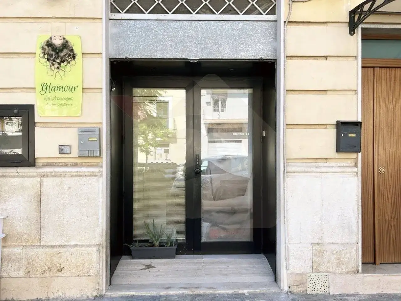 Locale commerciale in Via 10 Marzo 31, Modugno, {3} - Foto 1