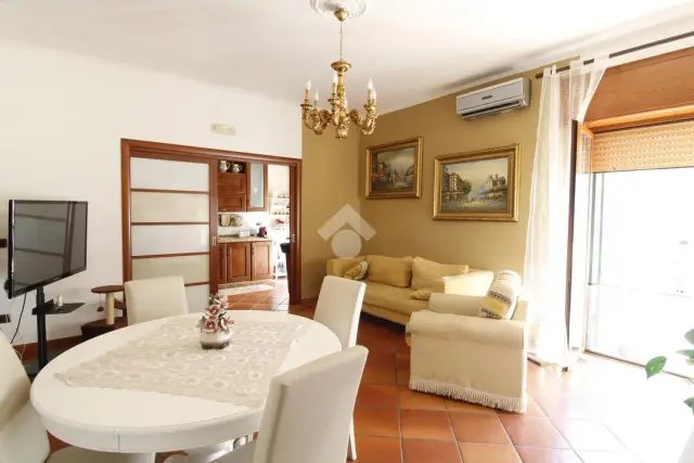 Dreizimmerwohnung in Via S. Cristoforo Viale Leone 24, Portici - Foto 1