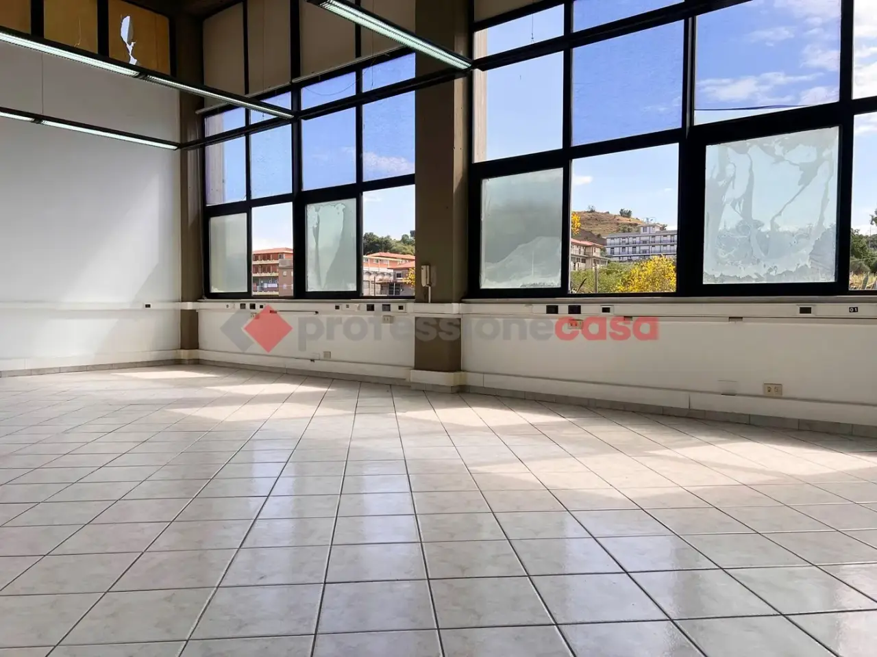Ufficio in Via Rosolino Pilo  4, Camporotondo Etneo, {3} - Foto 1