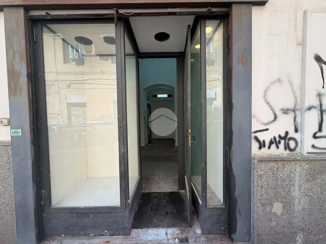 Negozio in Via Gregorio Matteo 36, Napoli, {3} - Foto 1