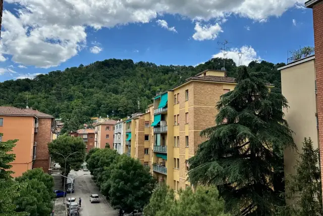 Quadrilocale in Via  dei Carracci  18, Casalecchio di Reno - Foto 1