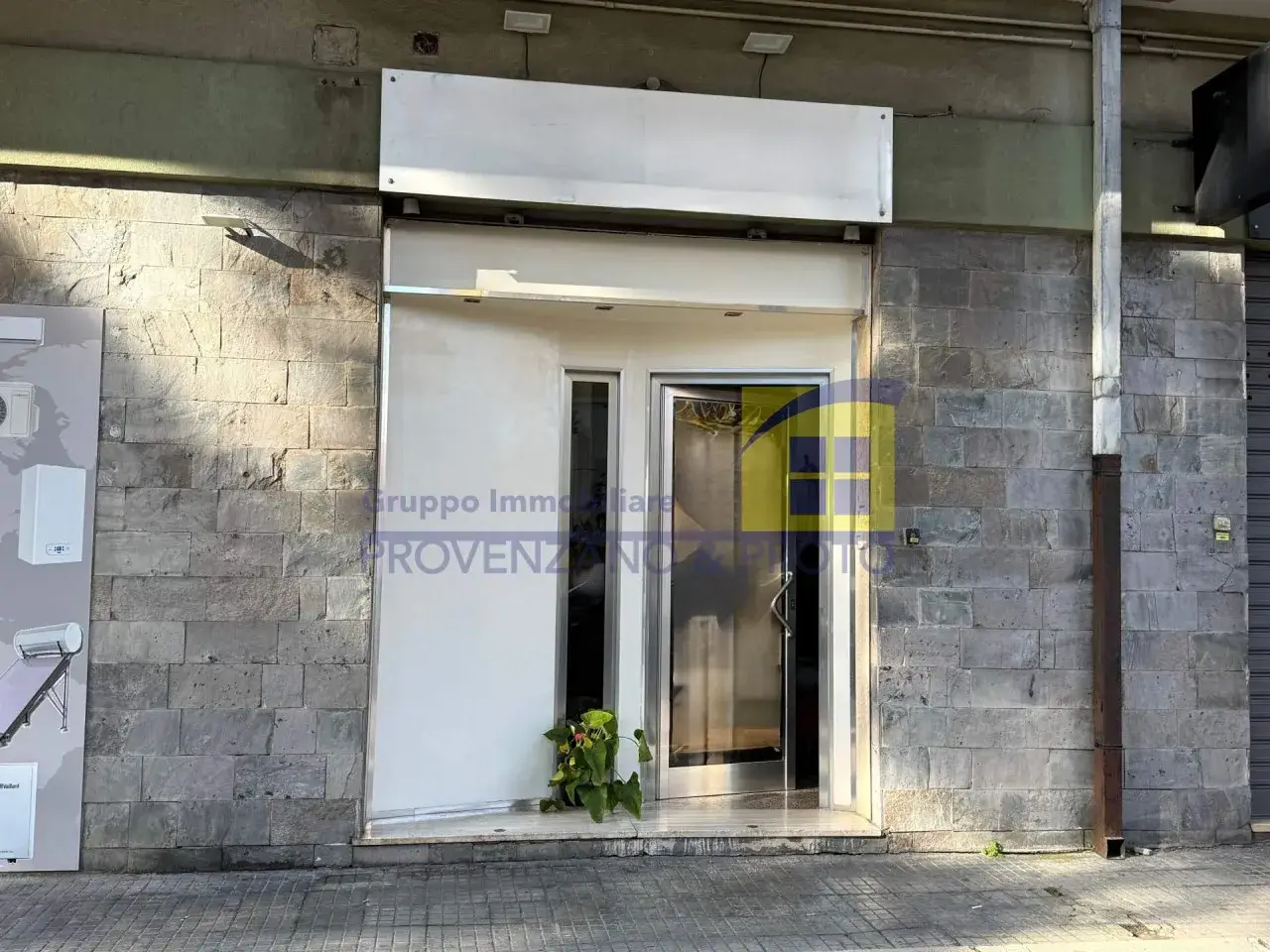 Negozio in Viale San Giovanni Bosco 125, Brindisi, {3} - Foto 1
