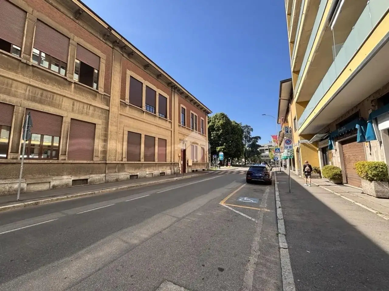 Negozio in Piazza Vittorio Veneto 7, Legnano, {3} - Foto 2