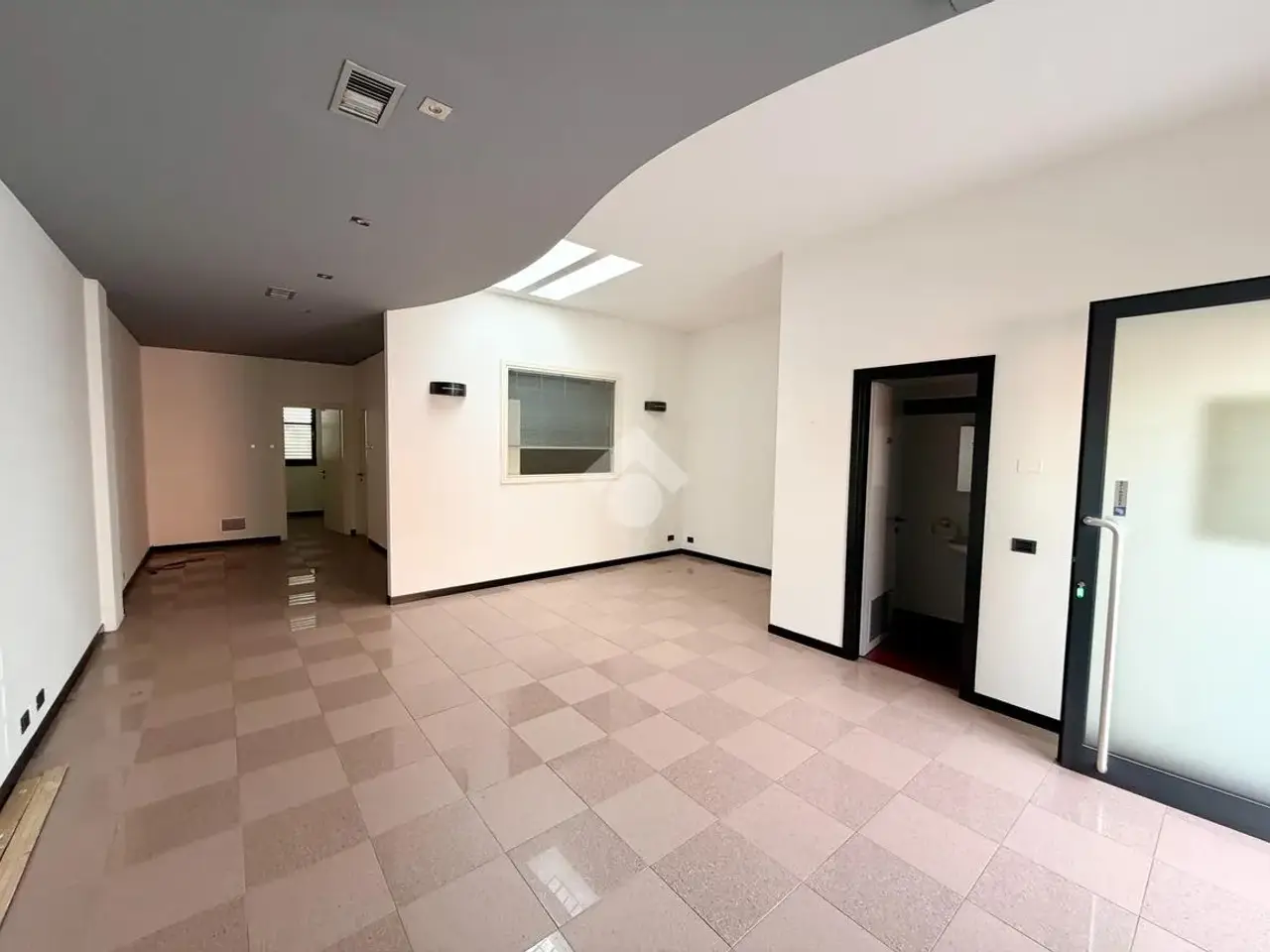 Ufficio in Via G. Verdi 1, Castelfranco Veneto, {3} - Foto 1