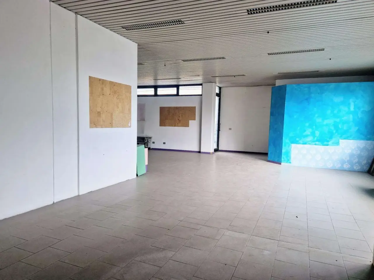 Negozio in Via Maiella 55, Reggio Emilia, {3} - Foto 2