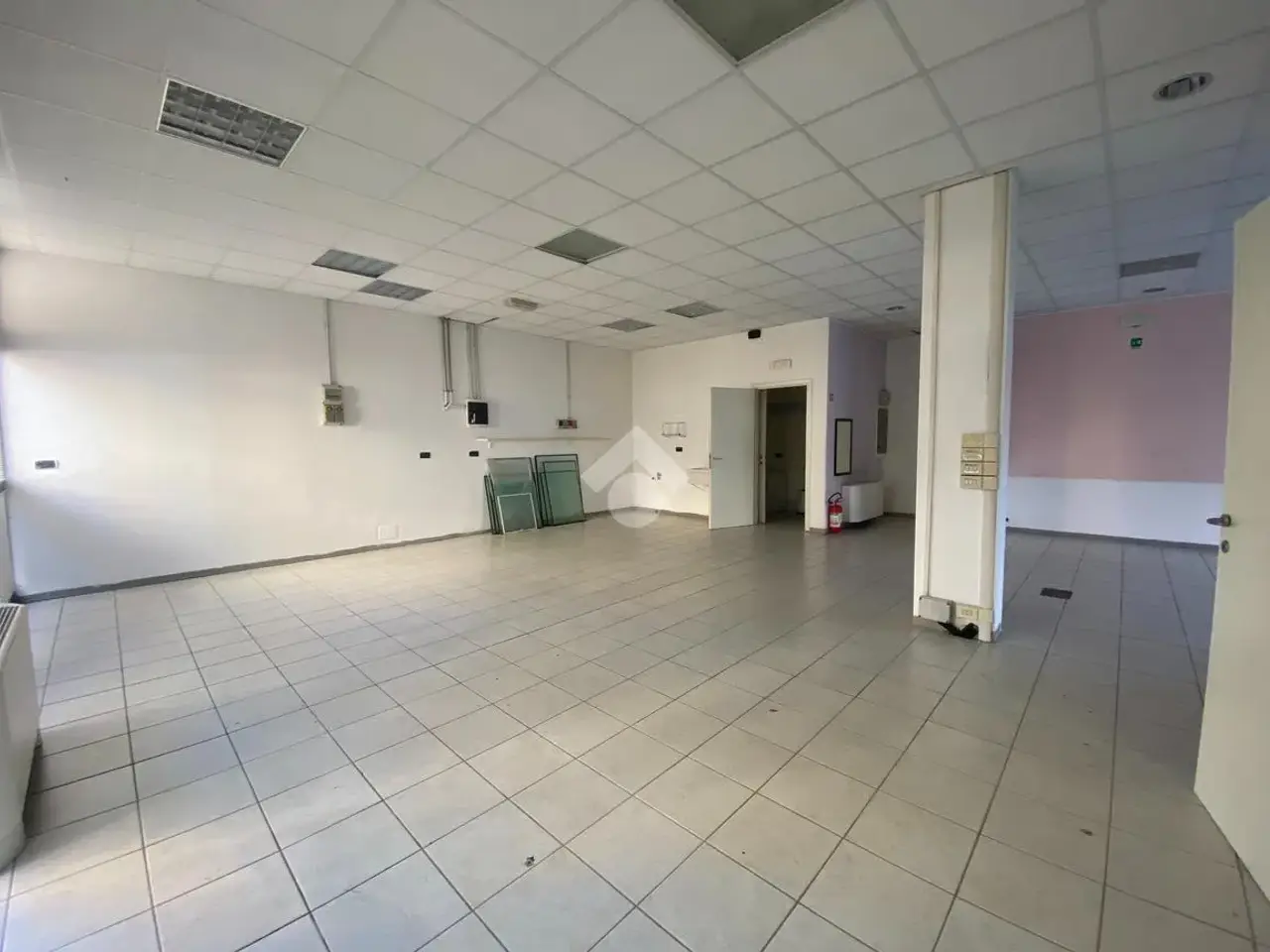 Negozio in Via Augusto Tamburini 29, Reggio Emilia, {3} - Foto 1
