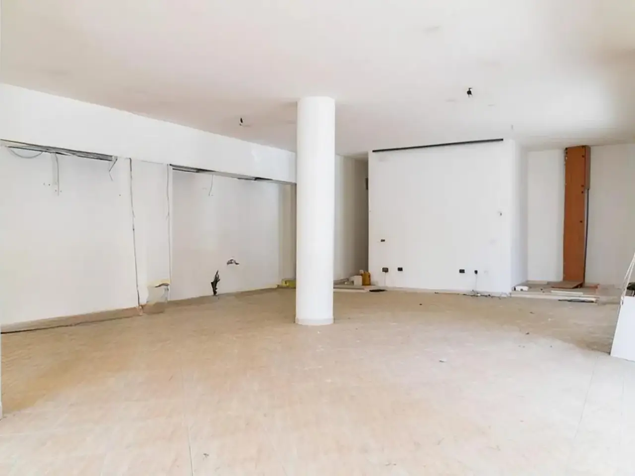 Negozio in Via Quattro Novembre, N. 24, Sassari, {3} - Foto 1