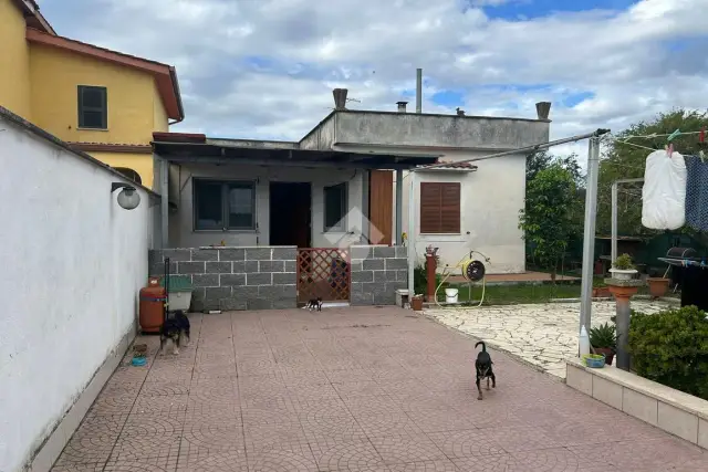 Villa in Via Esino, Aprilia - Foto 1