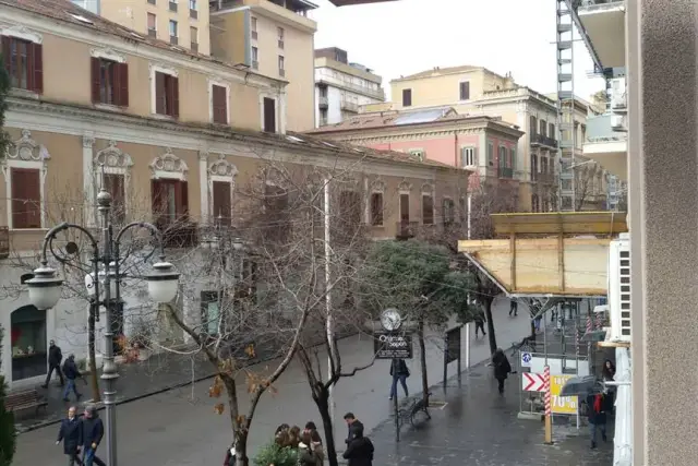 Büro in Piazza Umberto Giordano, Foggia - Foto 1