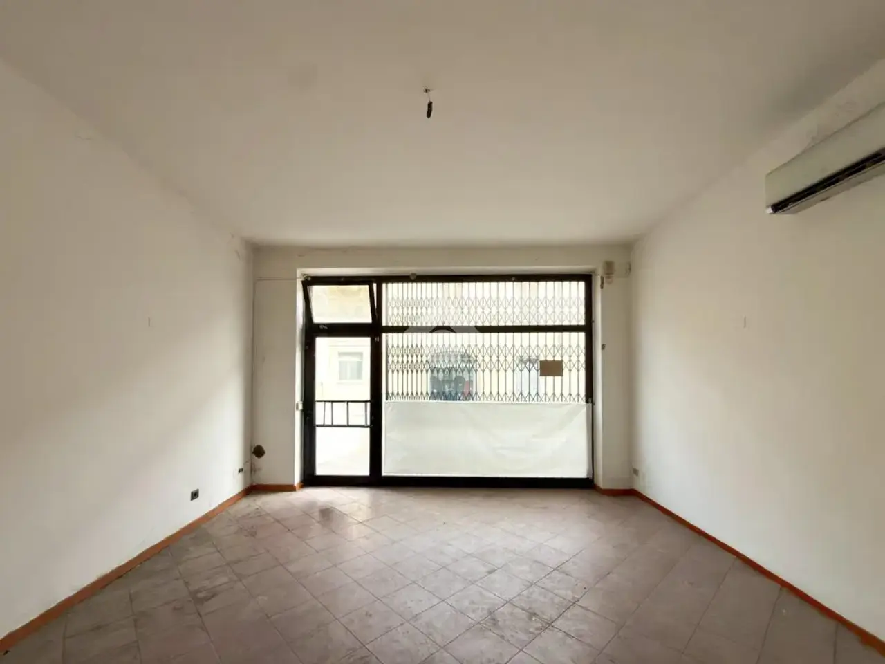 Negozio in Via Gioia Melchiorre, Fiorenzuola D'Arda, {3} - Foto 2