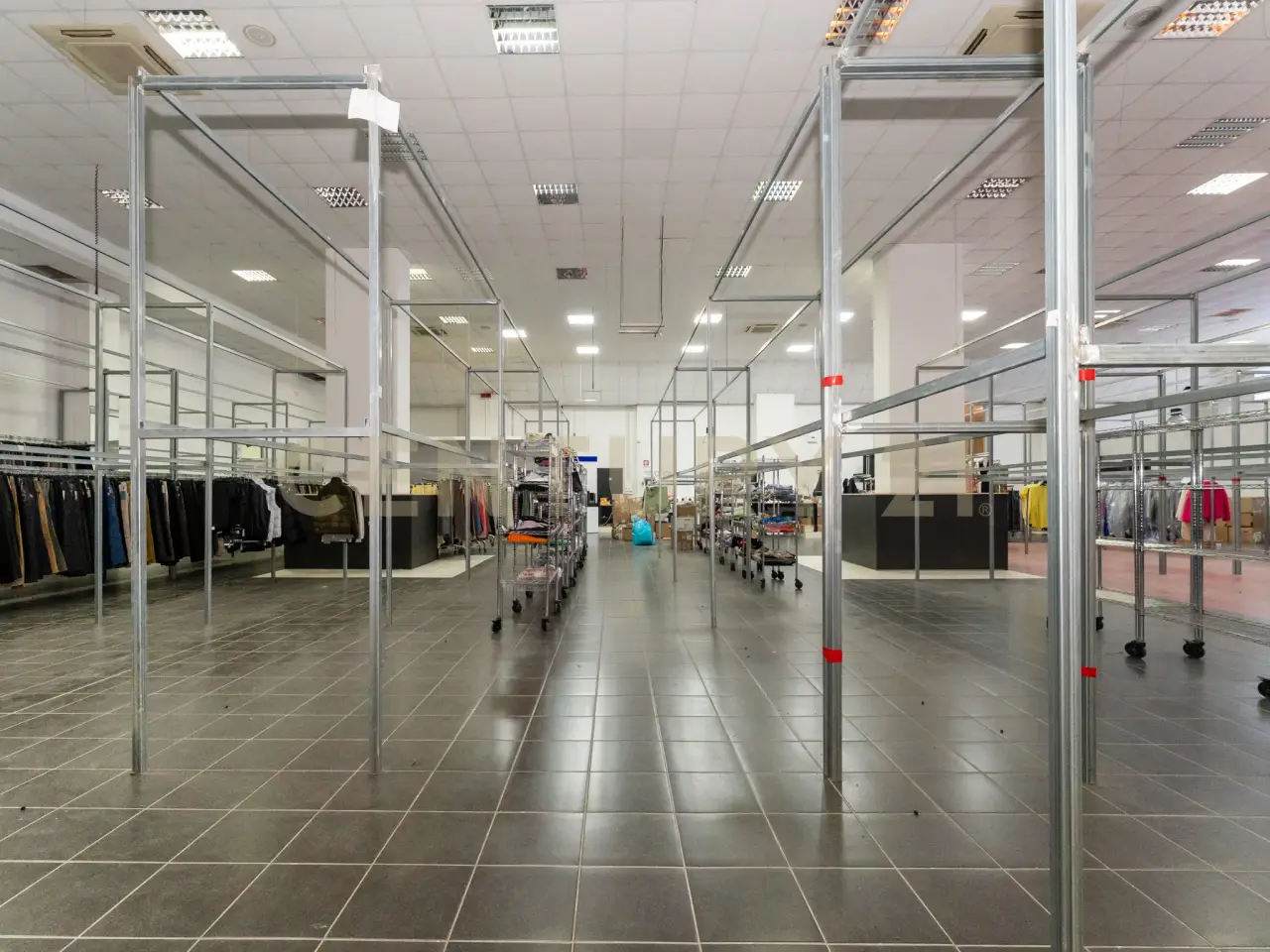 Abbigliamento in Viale del Commercio, Misterbianco, {3} - Foto 1