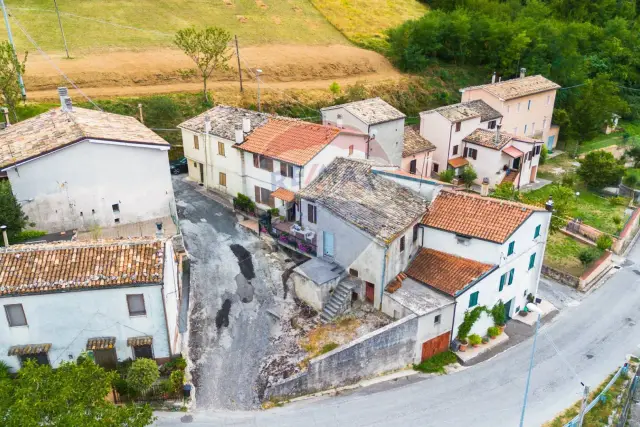 Casa indipendente in Frazione San Giovanni 9, Fabriano - Foto 1