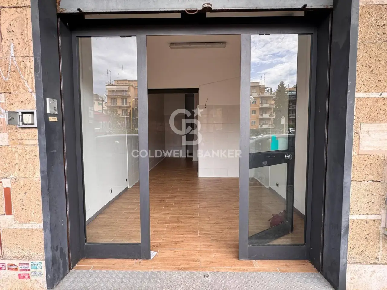 Negozio in Via della Pineta Sacchetti, Roma, {3} - Foto 1