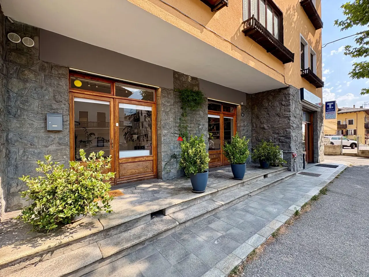 Negozio in Corso Saint Martin De CorléAns 304, Aosta, {3} - Foto 1