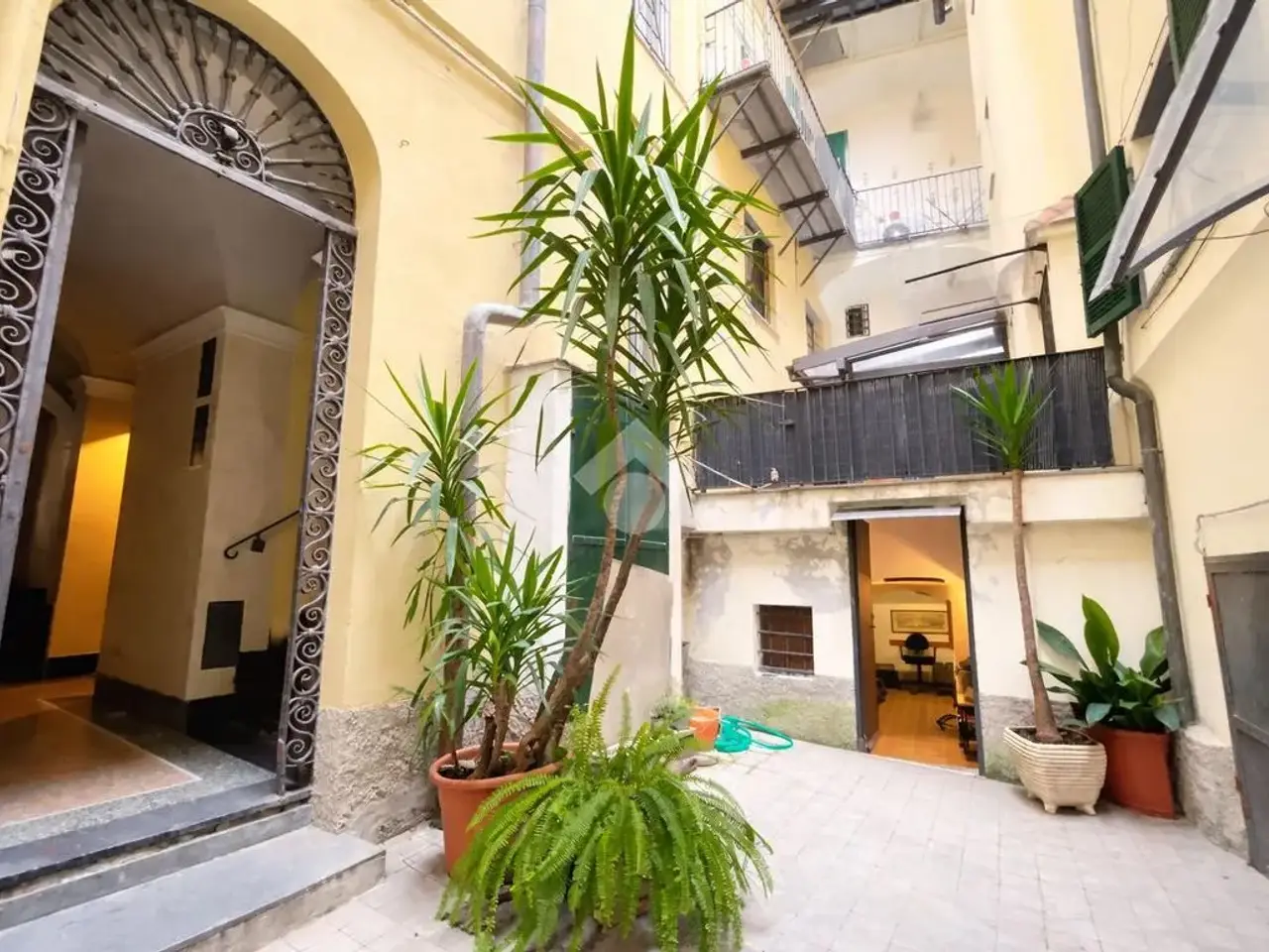 Magazzino in Via Porta Soprana 19, Genova, {3} - Foto 1