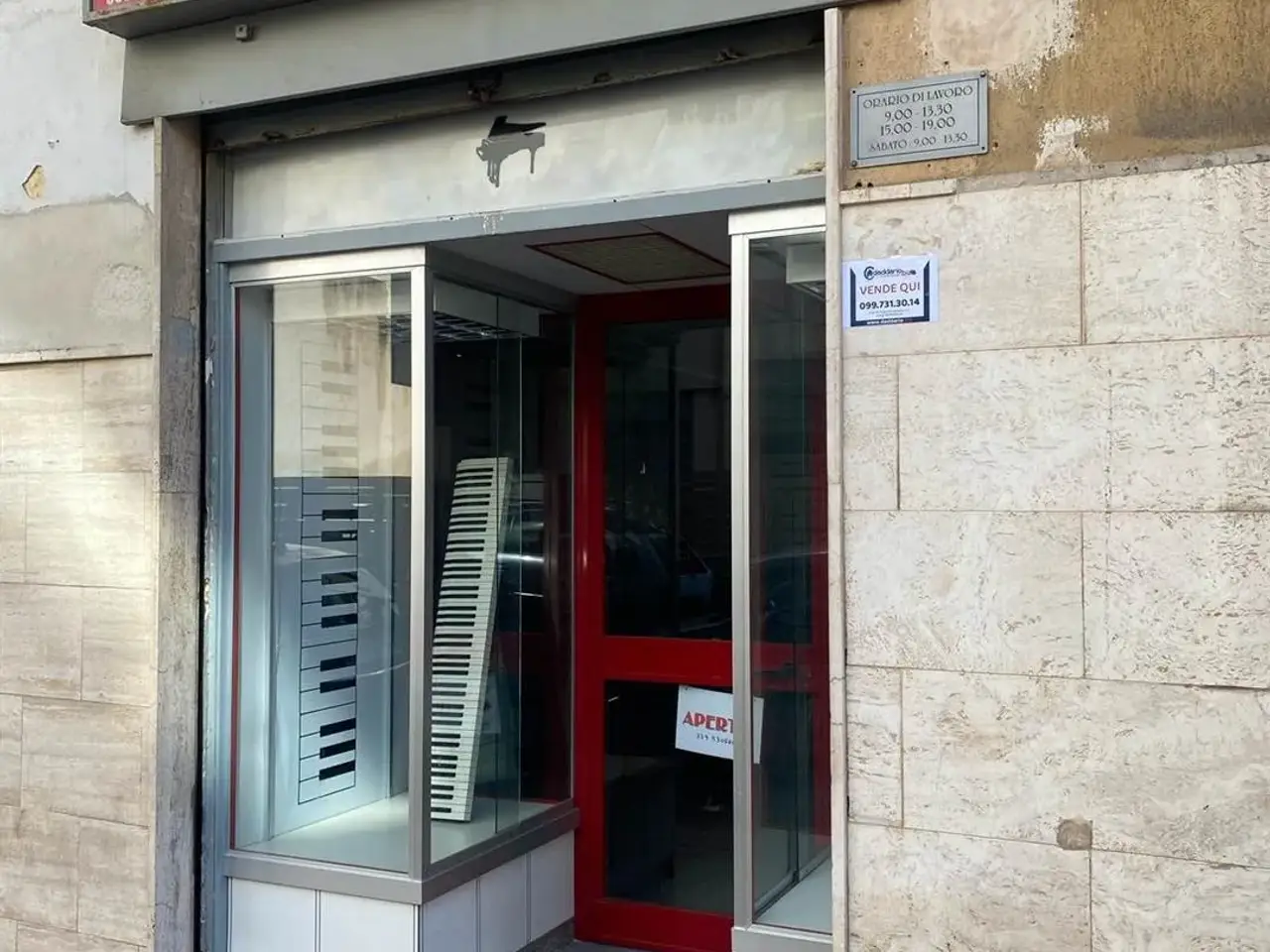 Locale commerciale in Via Icco, Trecarrare/Battisti, Taranto, Taranto, Taranto, {3} - Foto 1