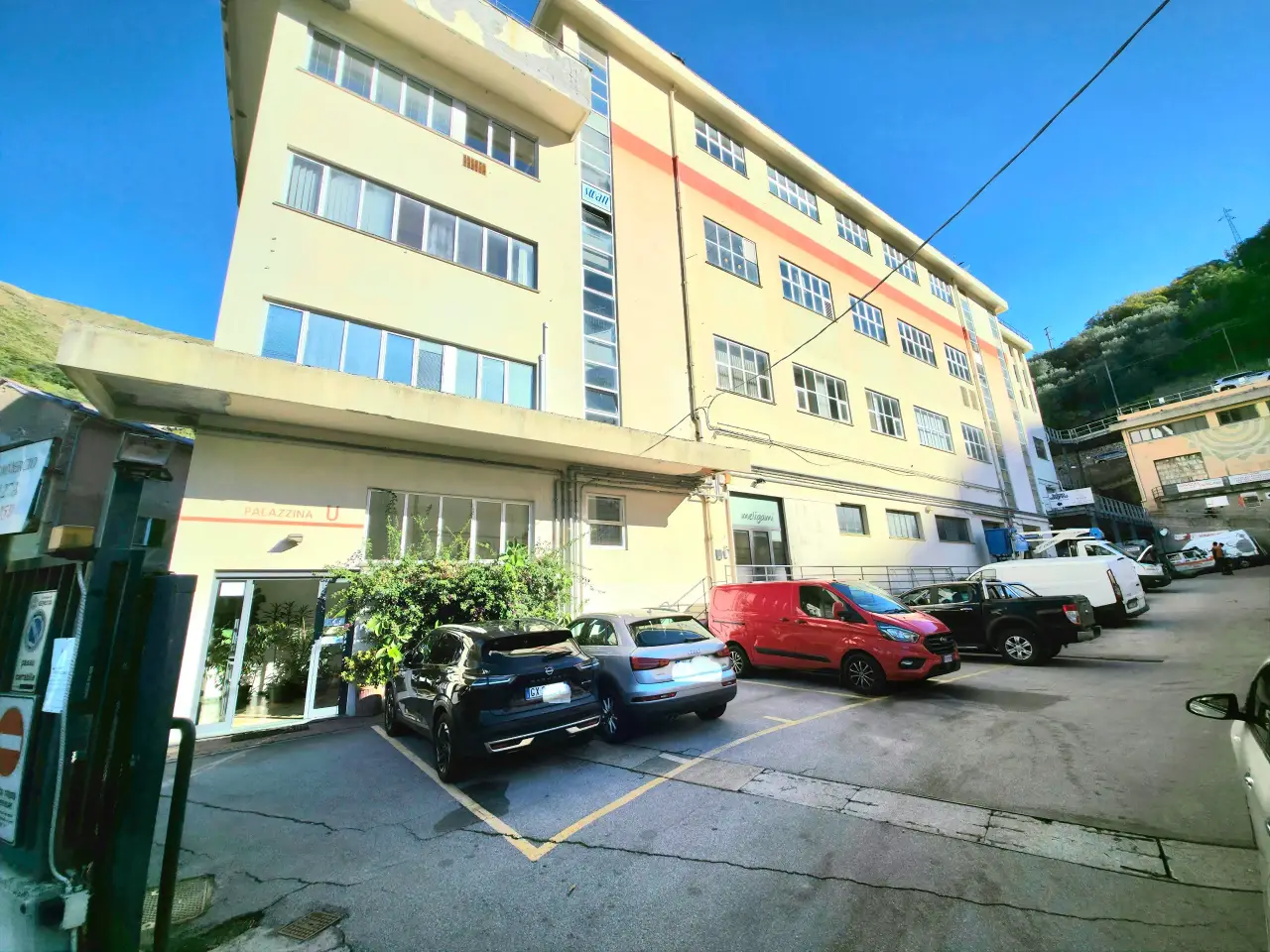 Magazzino in Via del Commercio 27, Genova, {3} - Foto 1