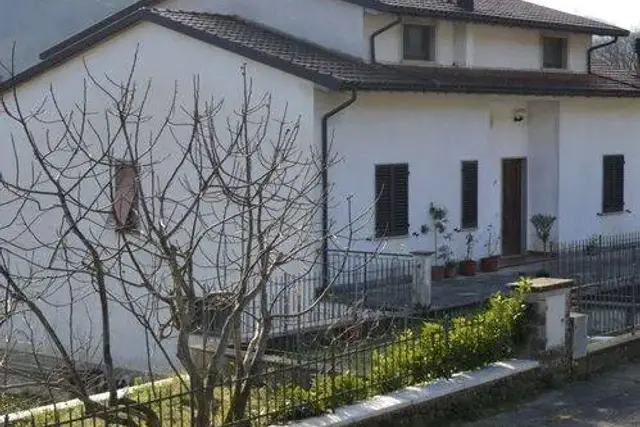 Mansion in Via Luigi Einaudi 1, Talla - Photo 1