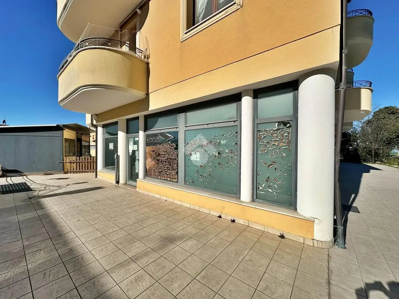 Negozio in Via Donizetti, Tavullia, {3} - Foto 2