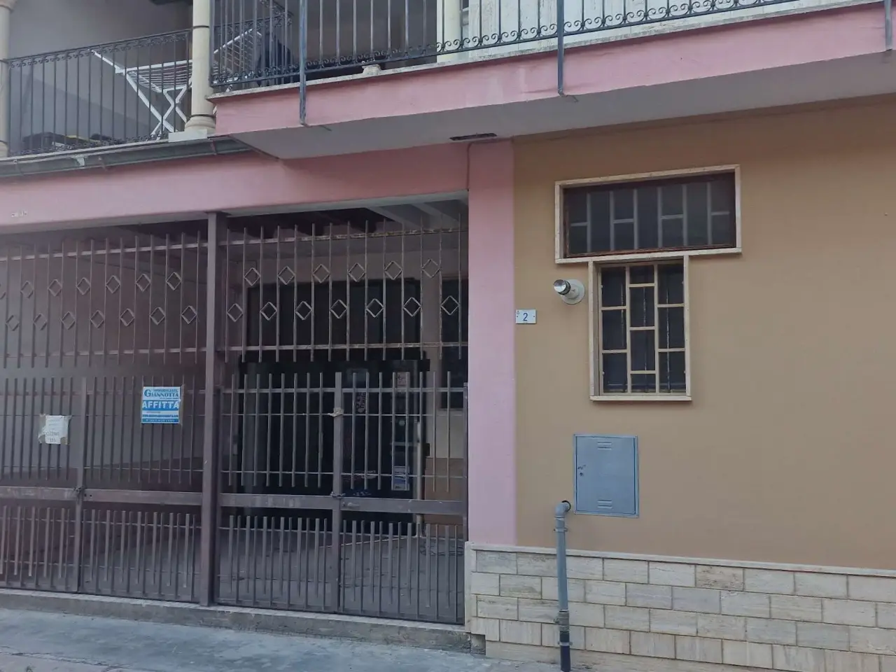 Negozio in Via Rodi  4, San Donaci, {3} - Foto 1