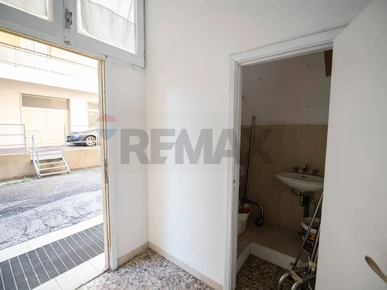 Negozio in Piazza Cameranesi 12, Senigallia, {3} - Foto 2