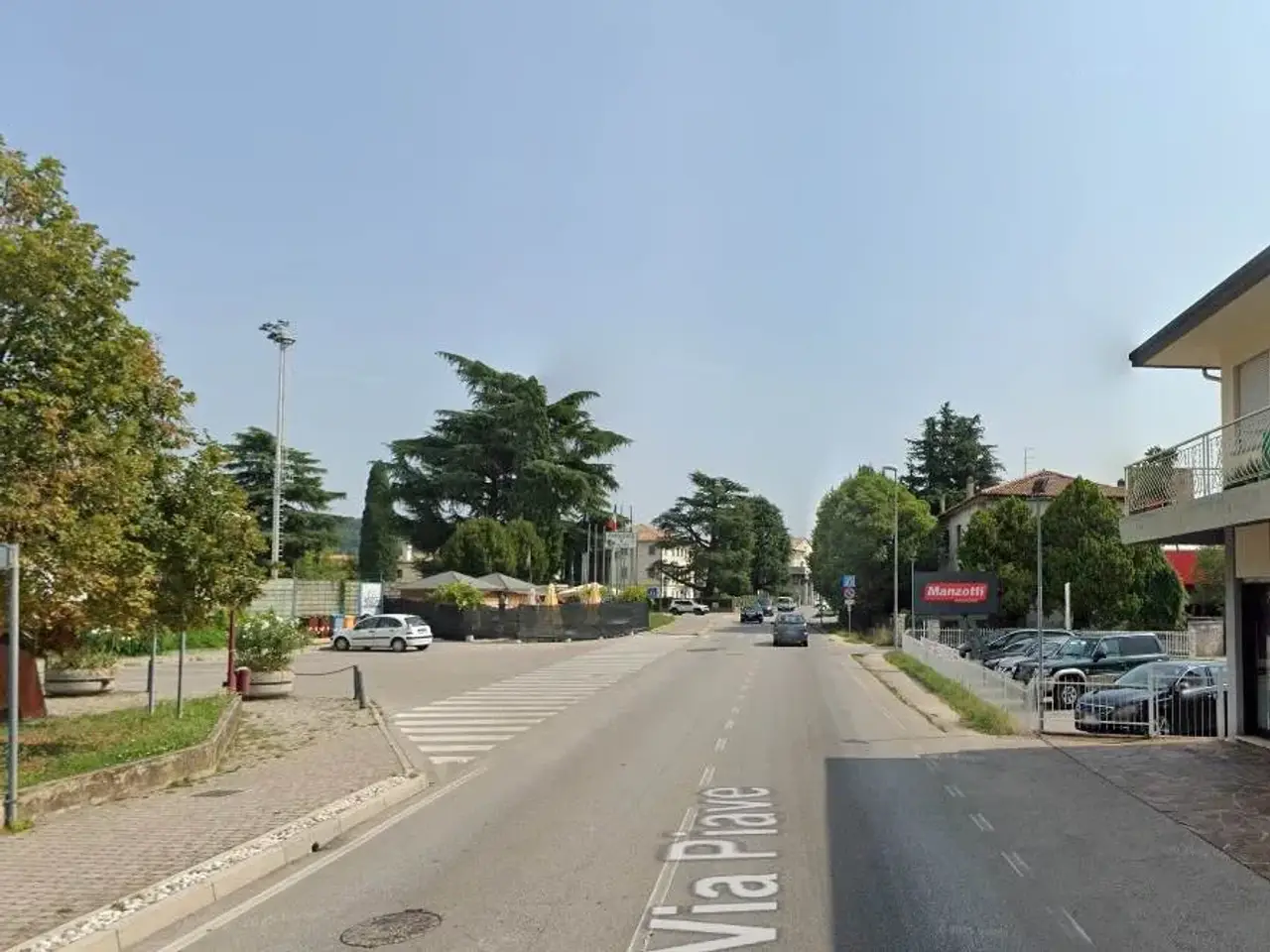 Negozio in Montebelluna (Guarda) - Piazza Parigi, 27, Montebelluna, {3} - Foto 1