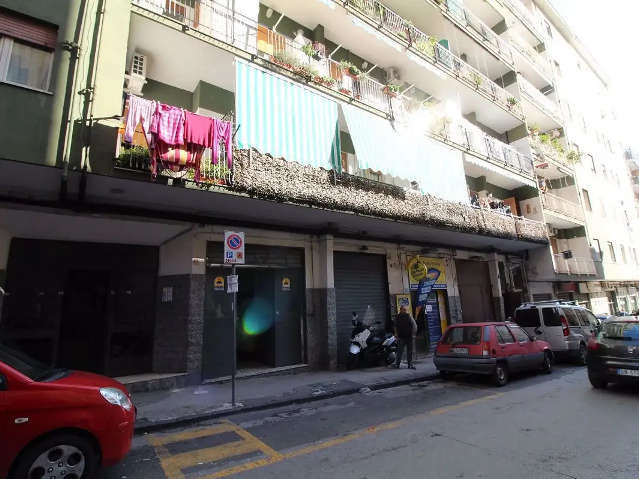 Negozio in Via Scipione Rovito 40, Napoli, {3} - Foto 1