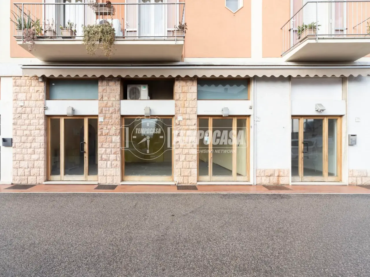 Negozio in Strada Tuderte 79, Perugia, {3} - Foto 2
