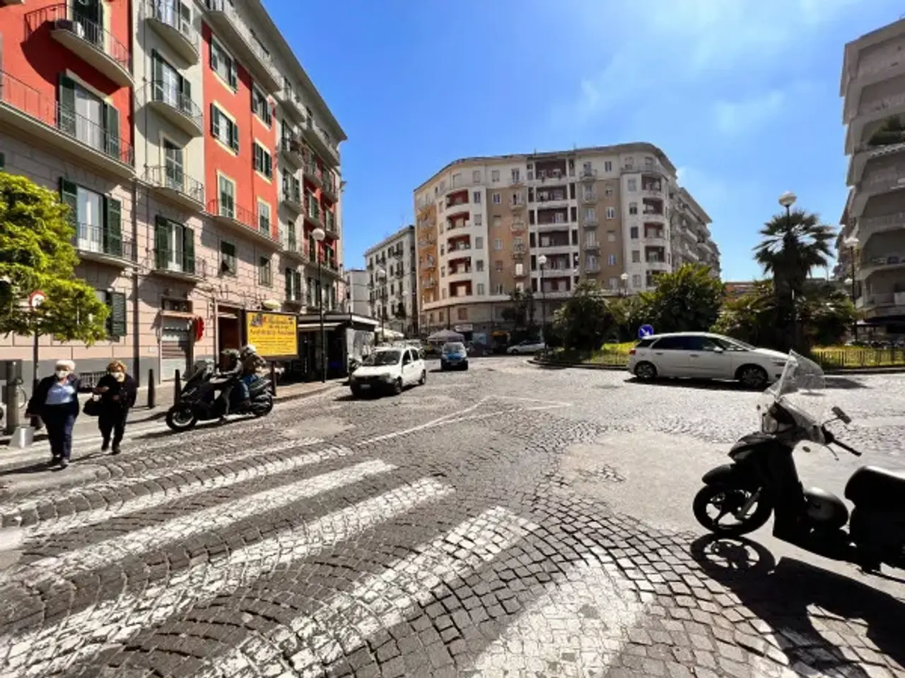 Negozio in Piazza Cosimo Fanzago, Napoli, {3} - Foto 1