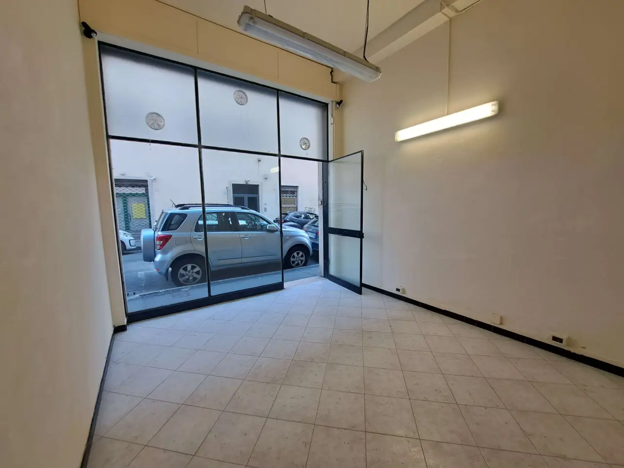 Magazzino in Via della Bernardina  21, Livorno, {3} - Foto 2