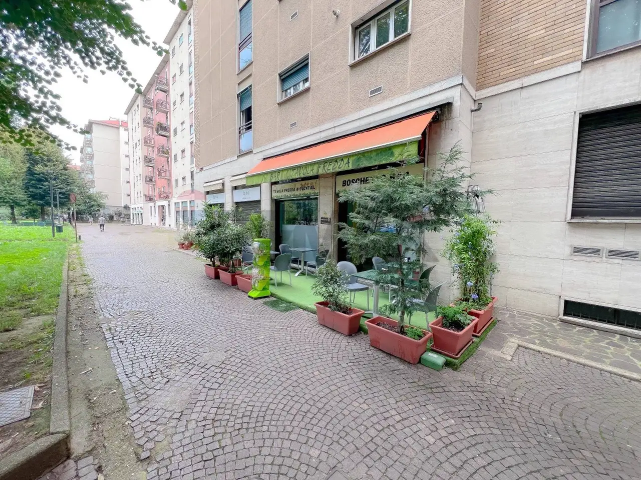 Bar in Via Livigno 6, Milano, {3} - Foto 1