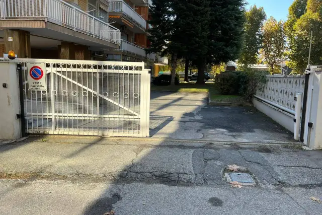 Garage or car box in Strada del Cervo, Moncalieri - Photo 1