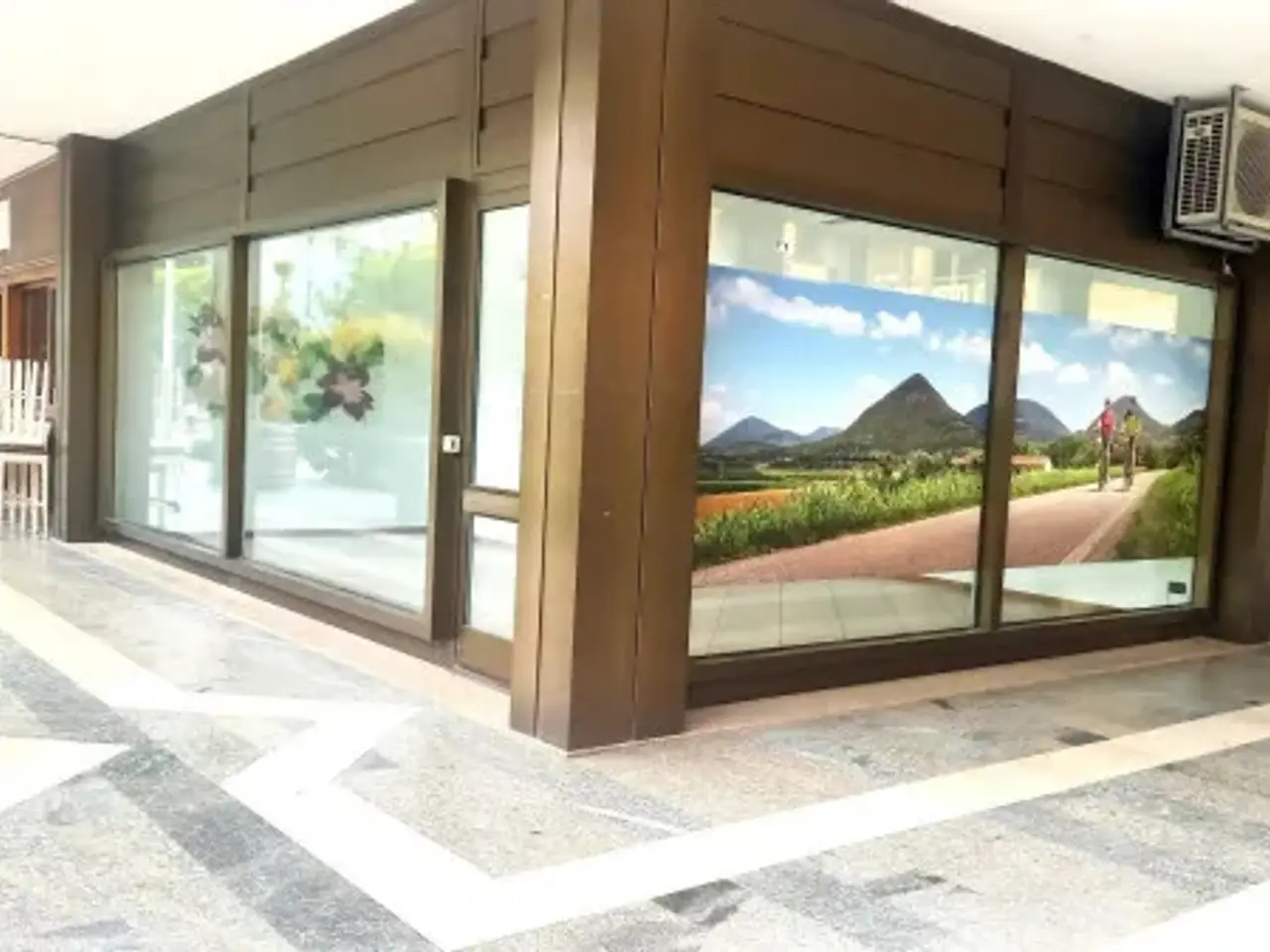 Negozio in Viale Stazione, Montegrotto Terme, {3} - Foto 1