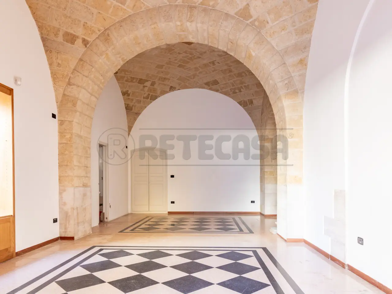 Palazzina commerciale in Via San Lorenzo  29, Bisceglie, {3} - Foto 2