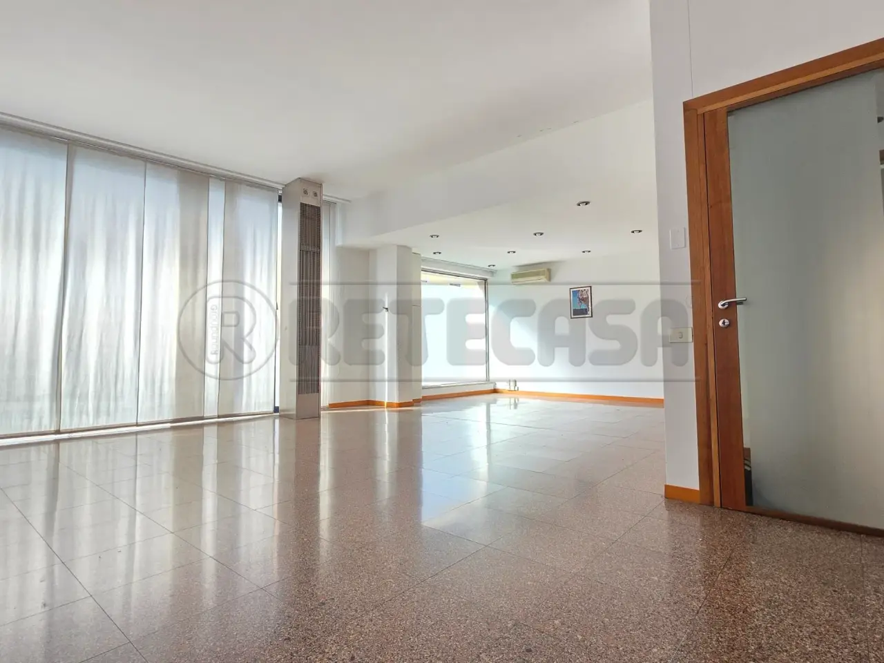 Palazzina commerciale in , Valdagno, {3} - Foto 2