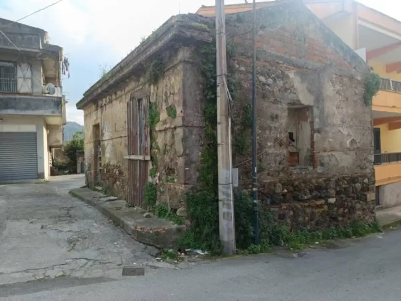 Magazzino in Via Michele Amari, Saponara, {3} - Foto 1