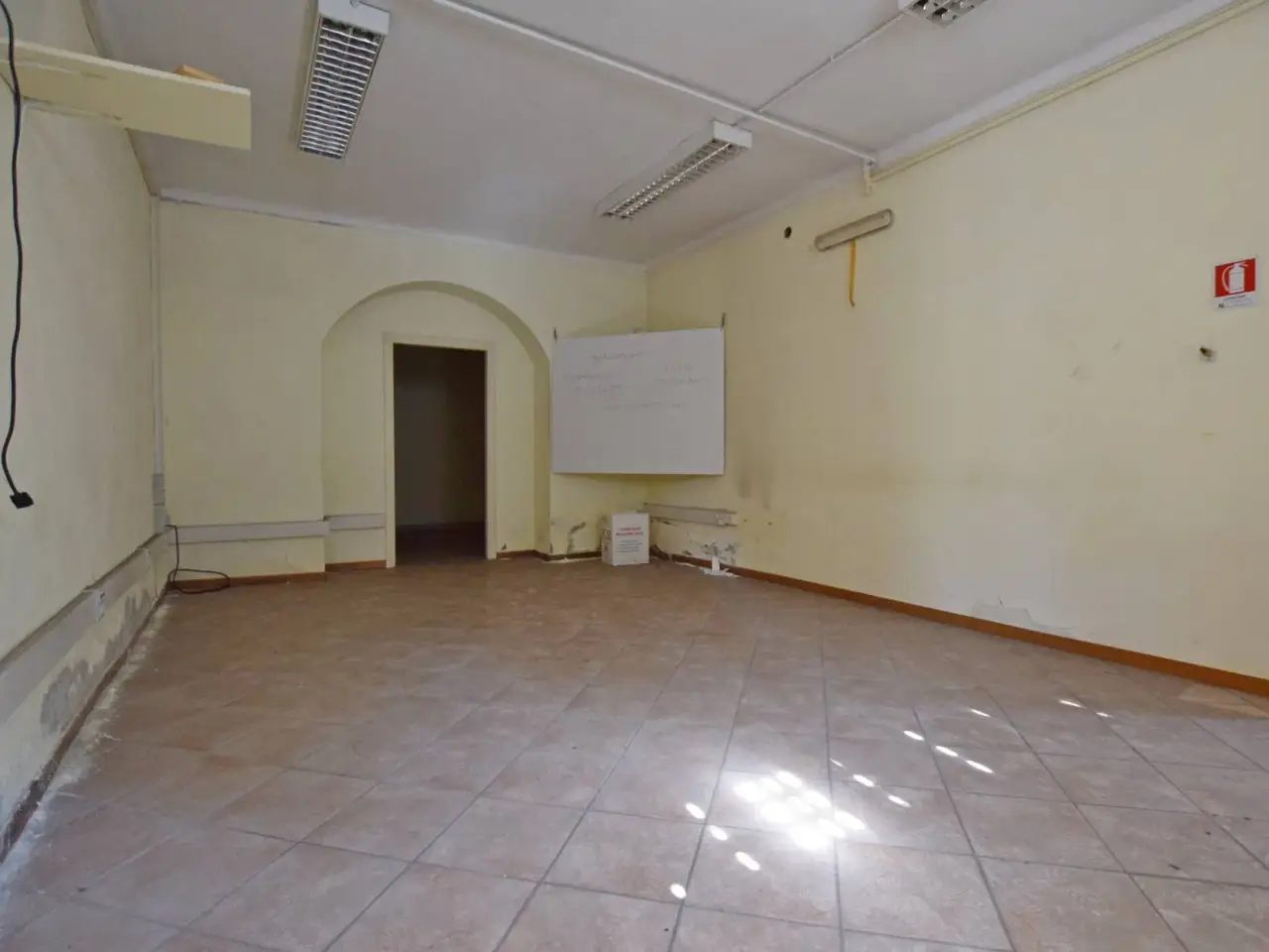 Magazzino in Viale Vittorio Veneto 25, Mondovi', {3} - Foto 2