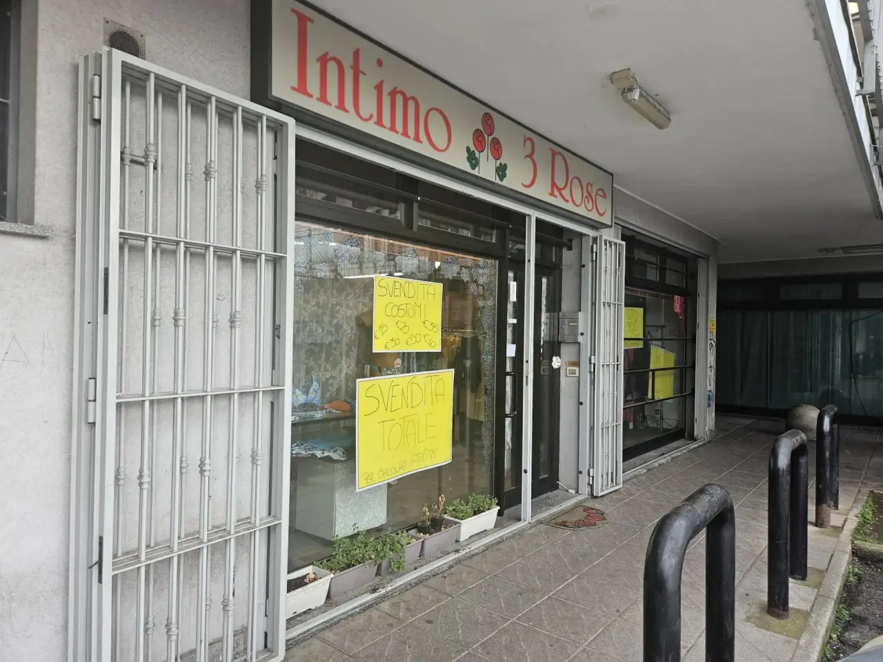 Negozio in Via Raffello 13/P, Trezzano Rosa, {3} - Foto 1