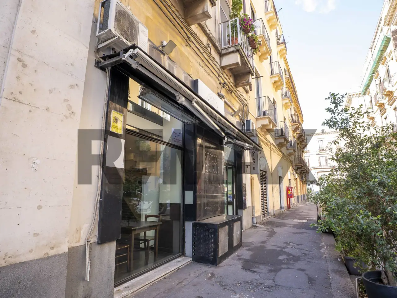 Esercizio commerciale in Via Giuseppe De Felice 14, Catania, {3} - Foto 2