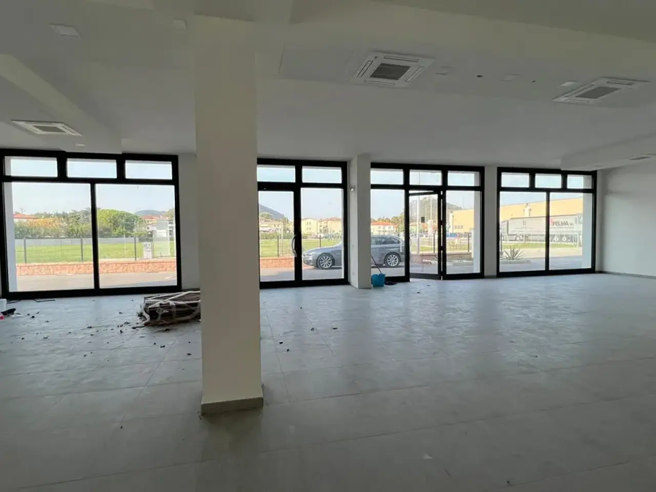 Negozio in Via Cesare Battisti, Abano Terme, {3} - Foto 1