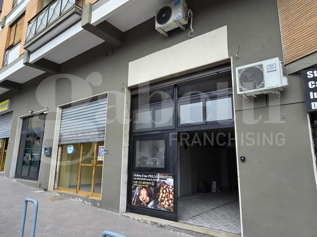 Negozio in Viale dei Bizantini 39, Catanzaro, {3} - Foto 1