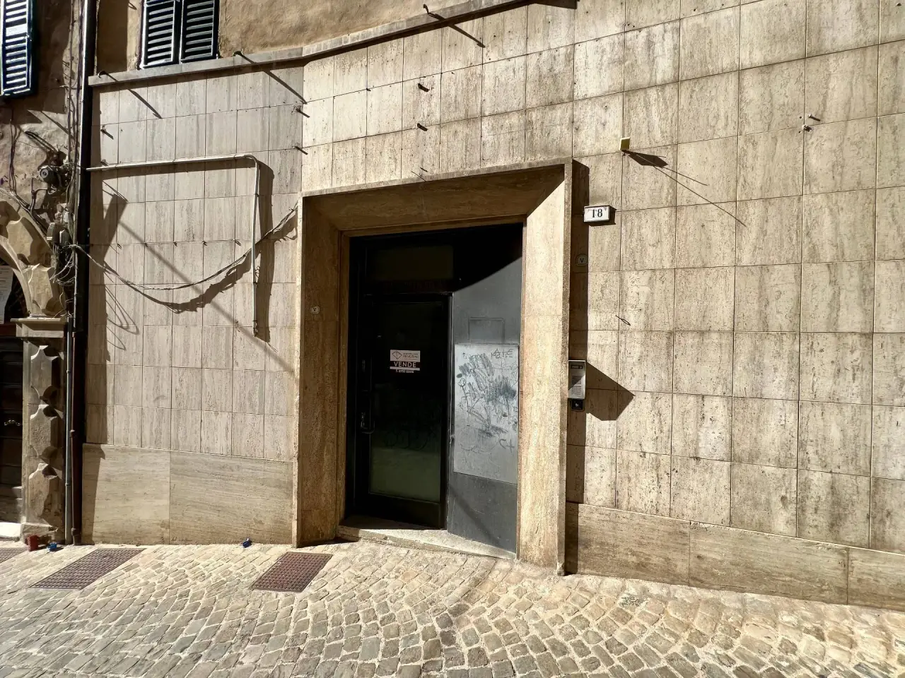 Negozio in Corso del Popolo 18, Serra San Quirico, {3} - Foto 1