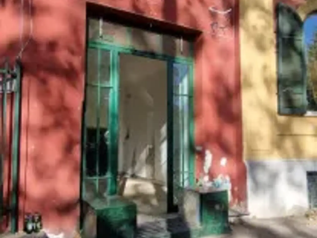 Negozio in Via Santa Teresa degli Scalzi 160, Napoli, {3} - Foto 1