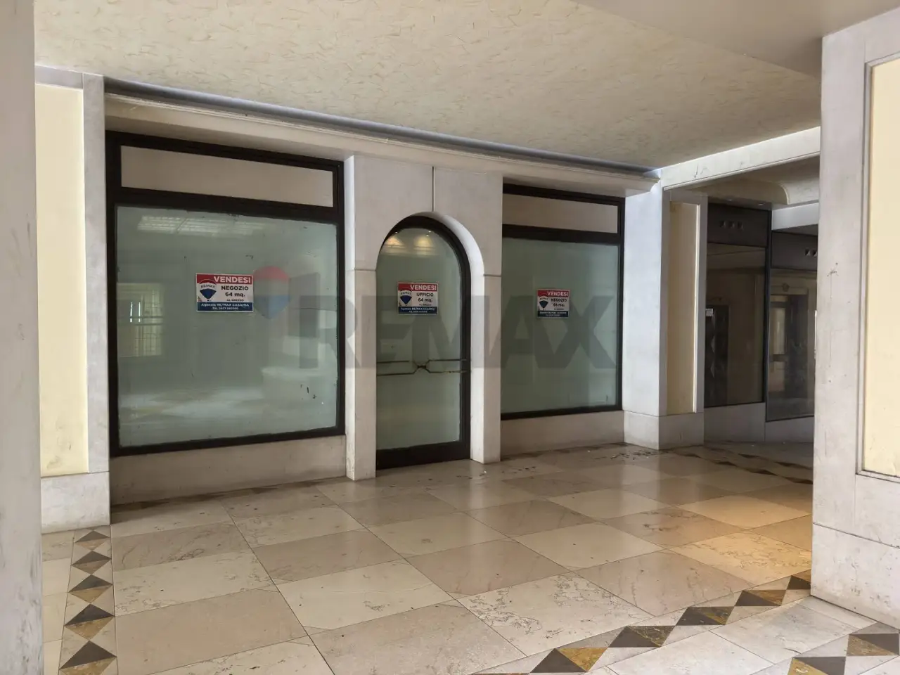 Negozio in Via Cavour, Belluno, {3} - Foto 1