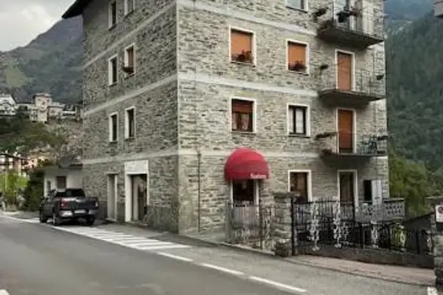 Trilocale in Via Nicolò Rusca 40, Chiesa in Valmalenco - Foto 1