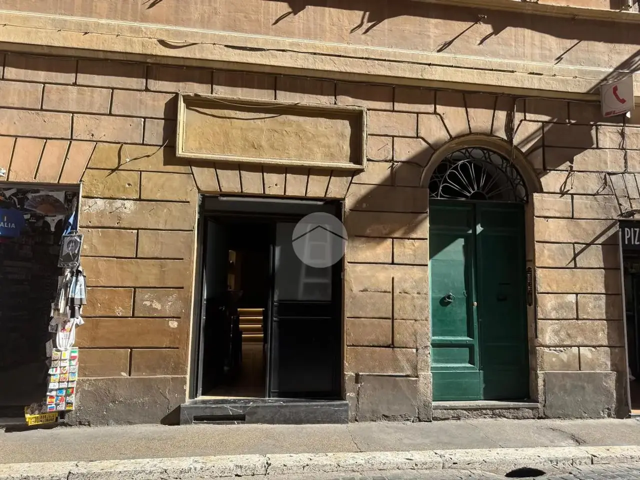 Negozio in Via del Pié di Marmo 30, Roma, {3} - Foto 2