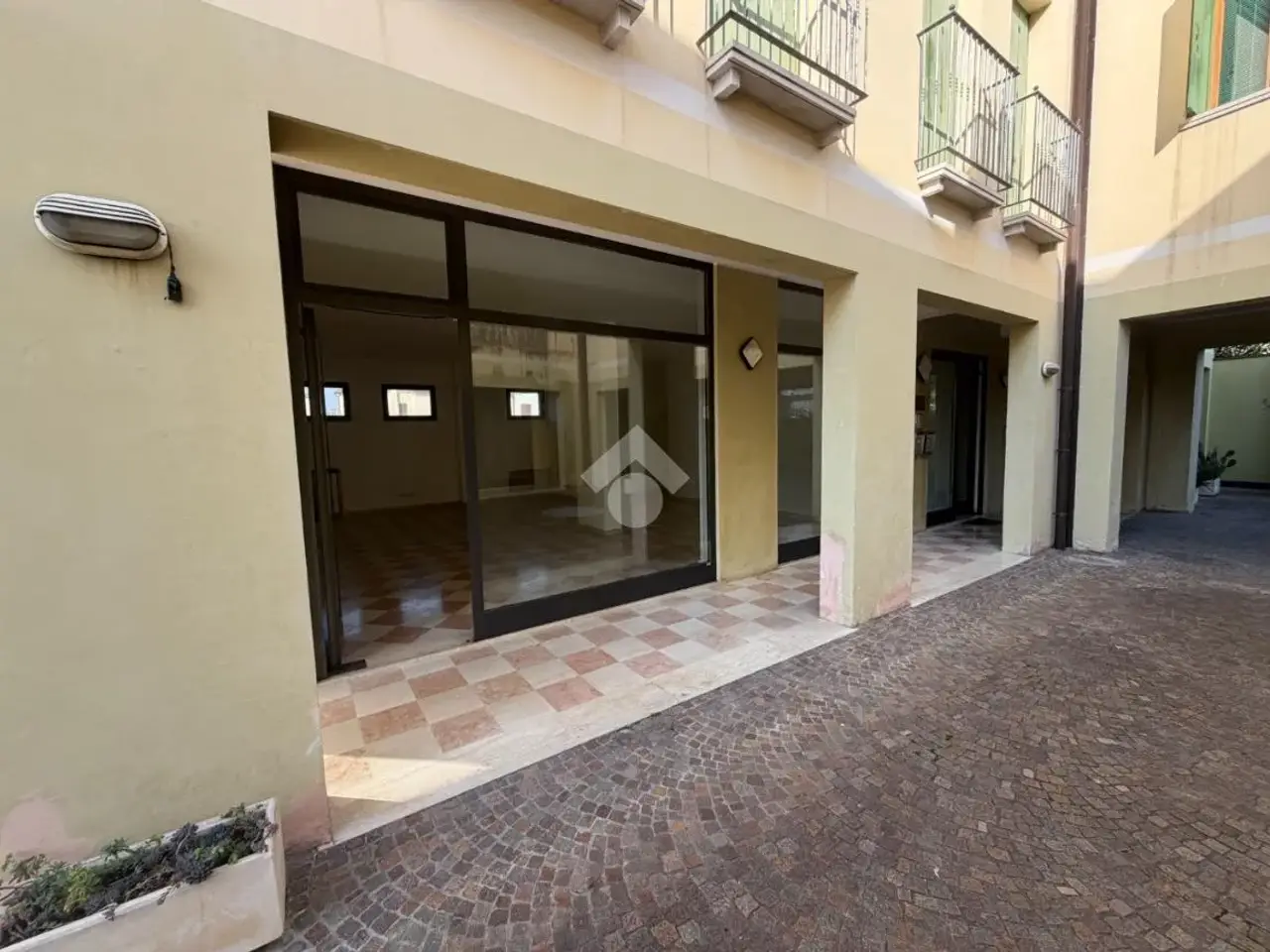 Negozio in Via Piave 24, Caerano Di San Marco, {3} - Foto 2